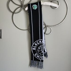 NWT Winter Classic at Notre Dame Chicago Blackhawks scarf